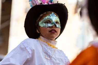 Meksika karnavalı, Meksikalı dansçılar Meksika 'da tipik parlak Meksikalı kostümleriyle 