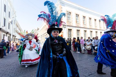 Meksika karnavalı, Meksikalı dansçılar Meksika 'da tipik parlak Meksikalı kostümleriyle 