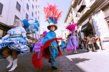 Meksika karnavalı, Meksikalı dansçılar Meksika 'da tipik parlak Meksikalı kostümleriyle 