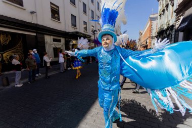 Meksika karnavalı, Meksikalı dansçılar Meksika 'da tipik parlak Meksikalı kostümleriyle 