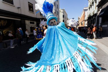 Meksika karnavalı, Meksikalı dansçılar Meksika 'da tipik parlak Meksikalı kostümleriyle 