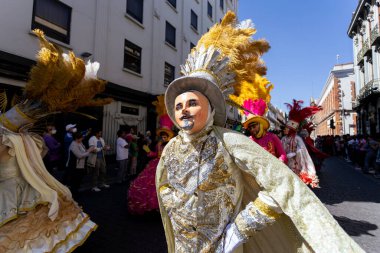 Meksika karnavalı, Meksikalı dansçılar Meksika 'da tipik parlak Meksikalı kostümleriyle 
