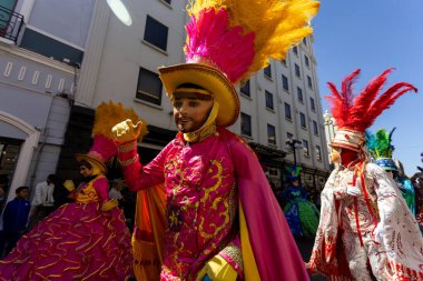 Meksika karnavalı, Meksikalı dansçılar Meksika 'da tipik parlak Meksikalı kostümleriyle 