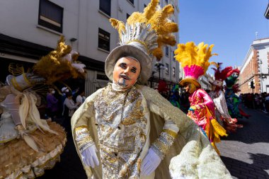 Meksika karnavalı, Meksikalı dansçılar Meksika 'da tipik parlak Meksikalı kostümleriyle 