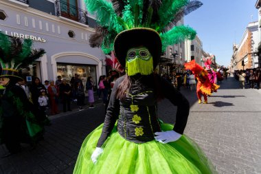 Meksika karnavalı, Meksikalı dansçılar Meksika 'da tipik parlak Meksikalı kostümleriyle 