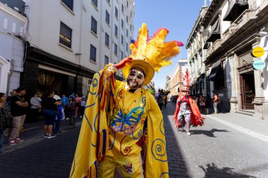 Meksika karnavalı, Meksikalı dansçılar Meksika 'da tipik parlak Meksikalı kostümleriyle 
