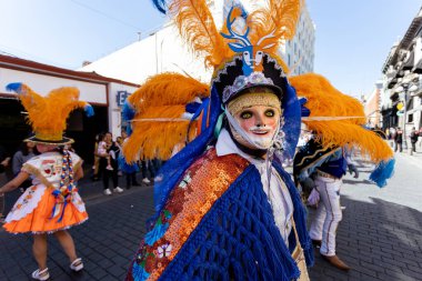 Meksika karnavalı, Meksikalı dansçılar Meksika 'da tipik parlak Meksikalı kostümleriyle 