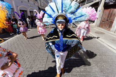 Meksika karnavalı, Meksikalı dansçılar Meksika 'da tipik parlak Meksikalı kostümleriyle 