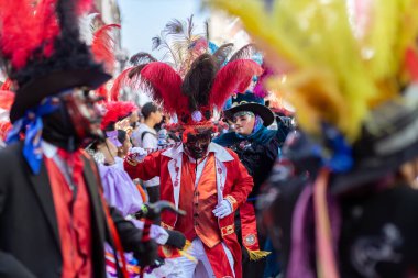 Meksika karnavalı, Meksikalı dansçılar Meksika 'da tipik parlak Meksikalı kostümleriyle 