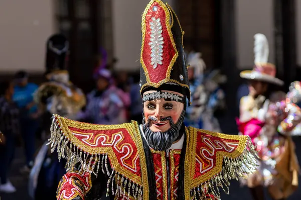 Meksika karnavalı, Meksikalı dansçılar Meksika 'da tipik parlak Meksikalı kostümleriyle 