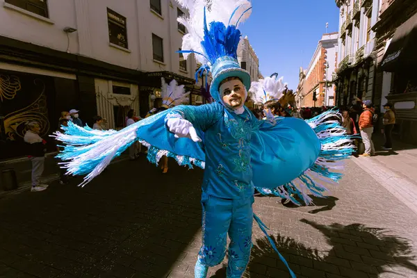 Meksika karnavalı, Meksikalı dansçılar Meksika 'da tipik parlak Meksikalı kostümleriyle 