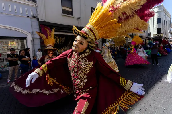 Meksika karnavalı, Meksikalı dansçılar Meksika 'da tipik parlak Meksikalı kostümleriyle 