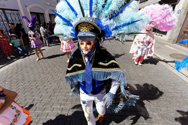 Meksika karnavalı, Meksikalı dansçılar Meksika 'da tipik parlak Meksikalı kostümleriyle 