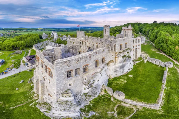 stock image Trail of the Eagles' Nests - Ogrodzieniec Castle in the village of Podzamcze