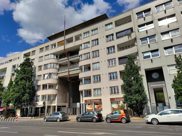 Berlín Alemania Julio 2022 Edificio Apartamentos Estilo Antiguo Con Fachada —  Fotos de Stock