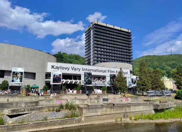 Karlovy Vary República Checa Julio 2023 Hotel Termal Icónico Durante —  Fotos de Stock