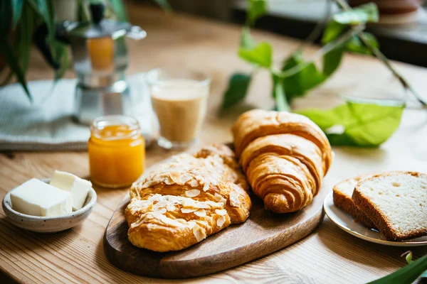 Breakfast Croissants Coffee Served Beautiful Table Full Plants Enjoying Time — Stock Photo, Image