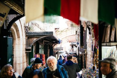 JERUSALEM, ISRAEL - 13 HAZİRAN, 2020: Kudüs, İsrail 'deki Eski Şehir Pazarı manzarası.