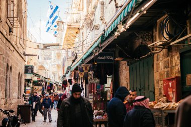 JERUSALEM, ISRAEL - 13 HAZİRAN, 2020: Kudüs, İsrail 'deki Eski Şehir Pazarı manzarası.