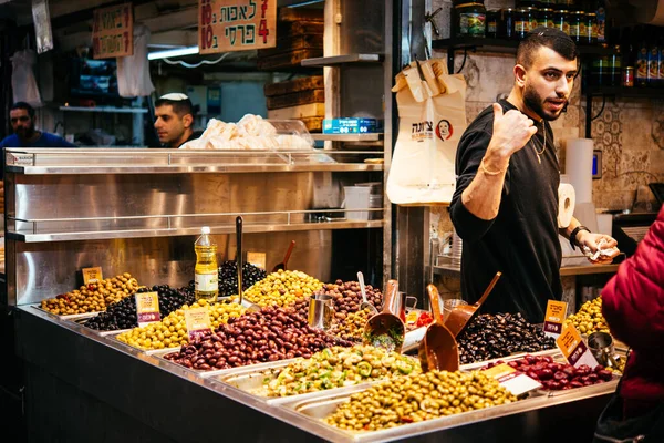 Jeruzalém Israel Června 2020 Olivy Prodeji Trhu Mahane Yehuda Jeruzalémě Stock Obrázky