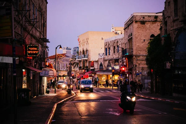 Tel Aviv Israel Januar 2020 Verkehr Den Abendgassen Der Altstadt Stockbild