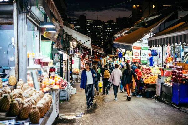 Tel Aviv Israel Januar 2020 Abendeinkauf Auf Dem Karmelmarkt Tel Stockbild