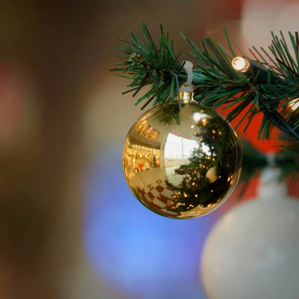 Albero Natale Splendidamente Decorato Con Sfondo Sfocato Concetto Vacanze Natale — Foto Stock