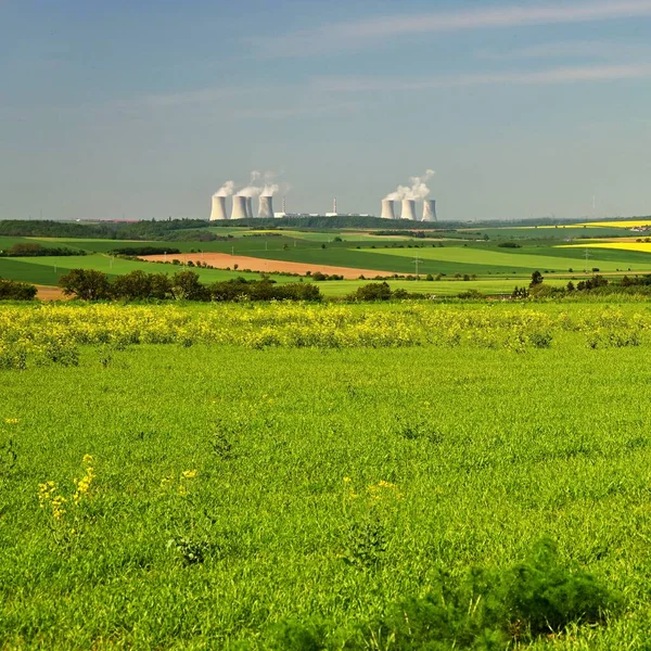 Dukovany Nuclear Power Plant Blooming Meadows Fields Красиві Весняні Ландшафти — стокове фото