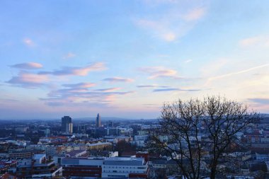 Çek Cumhuriyeti 'nin Brno şehrinde. Avrupa. Petrov - Aziz Peter Katedrali ve Paul ve Spilberk Şatosu. Güzel eski bir mimari ve popüler bir turizm merkezi. Şehrin fotoğrafçılığı.
