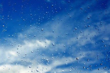 Camdaki yağmur damlaları, soyut doğal arkaplan