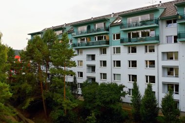 Şehirdeki modern apartmanlar