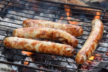 Izgara sosis ve sıcak dumanlı sosis..