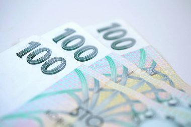 100 rubleye yakın..