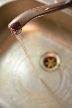 Su musluğu ve musluk