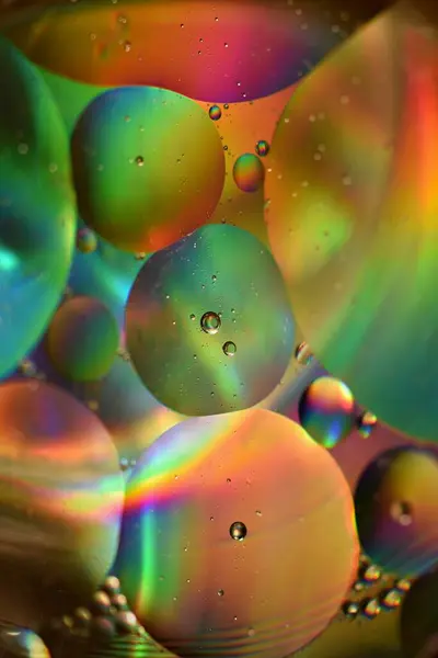 水の滴でカラフルな抽象的な背景 — ストック写真