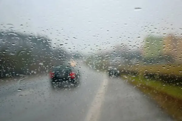 Jendela Mobil Dengan Tetes Hujan — Stok Foto