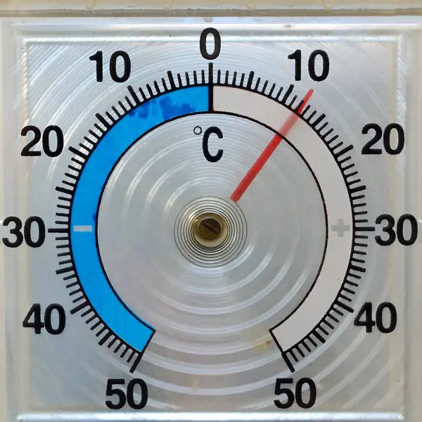 Medidor Temperatura Sobre Fondo Azul Cerca — Foto de Stock