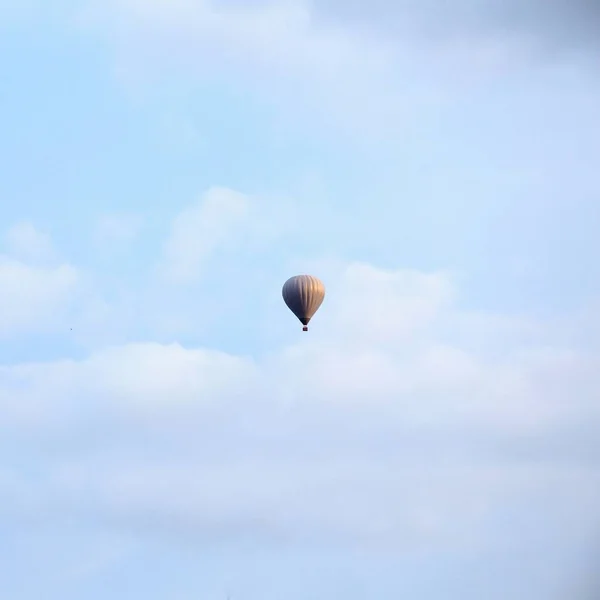 Balon Ogrzane Powietrze Niebie — Zdjęcie stockowe