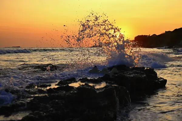 Hermosa Puesta Sol Playa Con Mar Olas Mar Grecia Isla — Foto de Stock