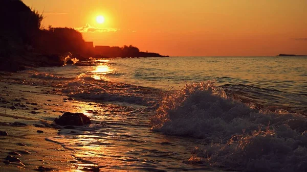 Hermosa Puesta Sol Playa Con Mar Grecia Isla Corfú Kerkyra —  Fotos de Stock
