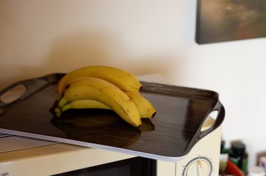 Mutfak tezgahında kesim tahtası ve bıçak. yüksek kaliteli fotoğraf