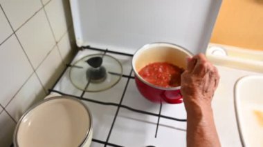 Makarna mutfak pişirme adam