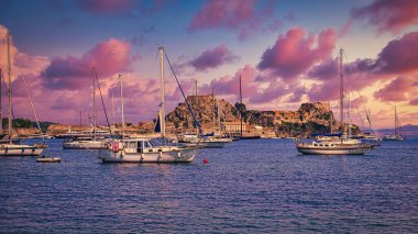 Korfu Adası 'ndaki Kerkyra Limanı - Yunanistan