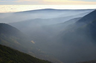 Snezka, Çek Cumhuriyeti 'nin en yüksek dağı, Dev Dağlar - Krkonose Ulusal Parkı, Çek Cumhuriyeti ve Polonya - Avrupa. 