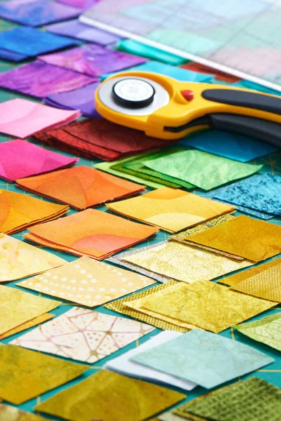 Pile Colorful Fabric Diamonds Cutter Mat Quilting Accessories — Stock Photo, Image