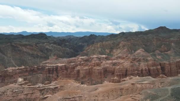 Cime Del Canyon Rosso Montagne Nere Scoscese Sullo Sfondo Cielo — Video Stock