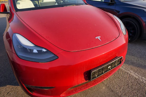 Almaty Kazakhstan Травня 2023 Передня Частина Автомобіля Tesla Model Покрита — стокове фото