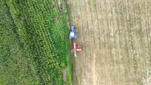 Tractor Baler Driving Edge Corn Field Harvest Time View — Stock Video