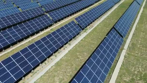 Солнечные Панели Фотоэлектрическими Модулями Электрическая Энергия Возобновляемые Источники Энергии — стоковое видео