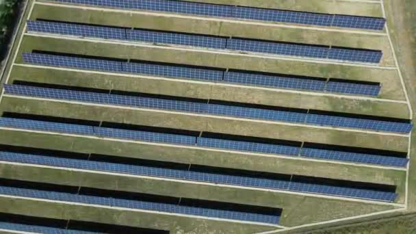 Солнечные Батареи Отключенной Электростанции Вид Сверху — стоковое видео